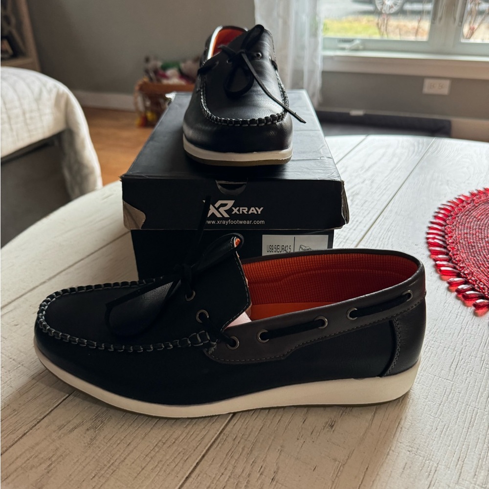New in box Mens Size 9 Loafers